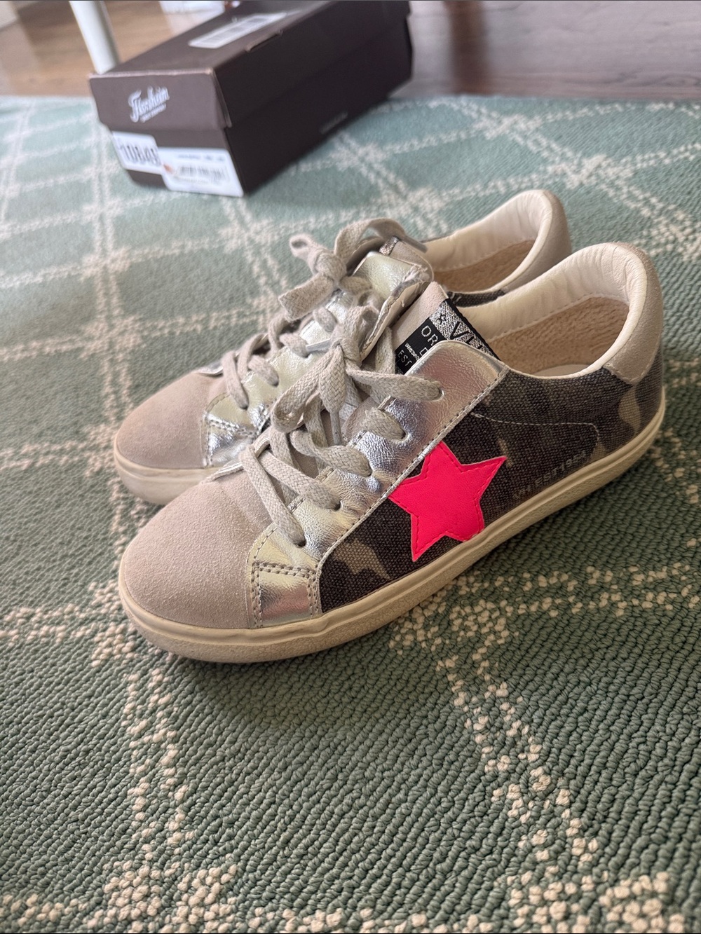 Kids Vintage Havana Camo Sneakers with Pink Star Accent - size 4